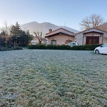 L'officina Di Leo - Casale Con Giardino Cagli